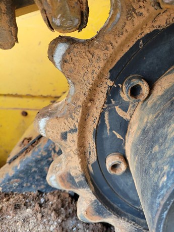 2009 John Deere CT322 Skidsteer Package Deal 8 2009 John Deere CT322 – undercarriage detail
