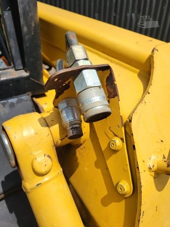 2009 John Deere CT322 Skidsteer Package Deal 9 2009 John Deere CT322 – hydraulic connectors