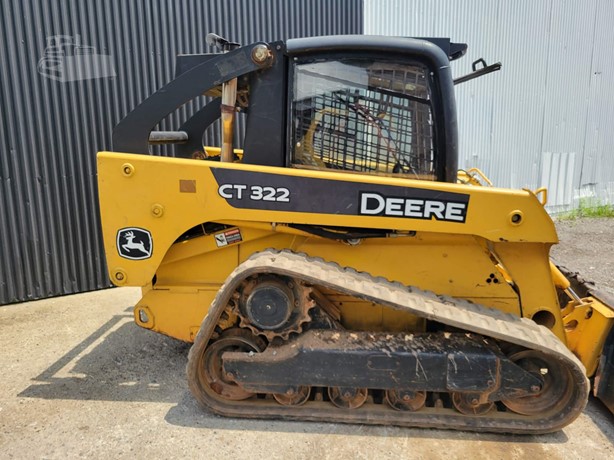 2009 John Deere CT322 Skidsteer Package Deal 4 2009 John Deere CT322 – side exterior