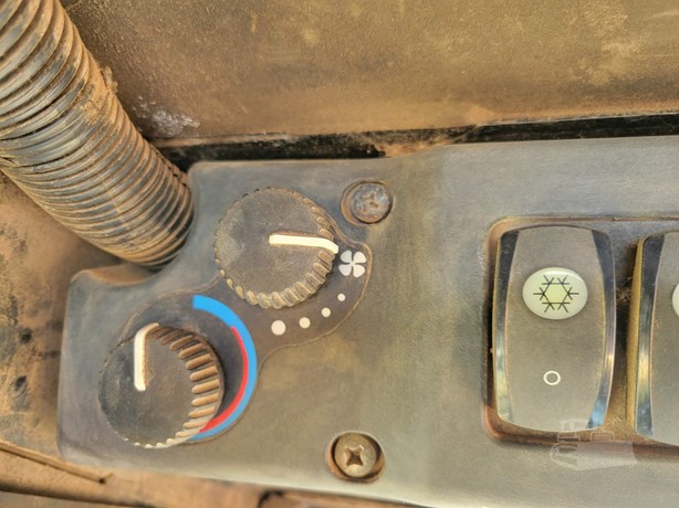2009 John Deere CT322 Skidsteer Package Deal 12 2009 John Deere CT322 – climate controls