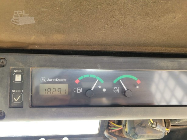 2009 John Deere CT322 Skidsteer Package Deal 10 2009 John Deere CT322 – instrument panel