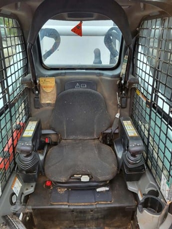 2022 Bobcat T770 High Flow Mulching Package – HD 3 Blade Cutter 4 2022 Bobcat T770 – cab seat