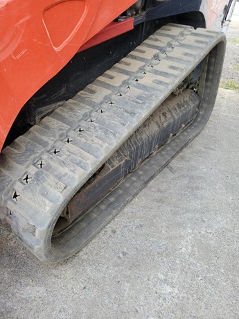 2023 KUBOTA SVL97-2 6 2023 KUBOTA SVL97-2 – left track