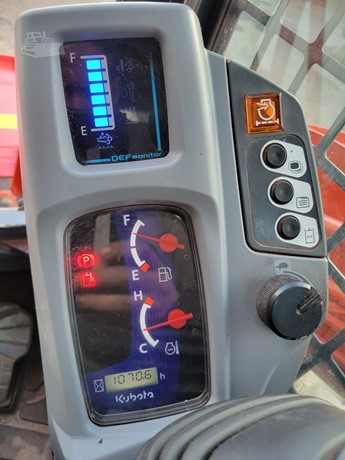 2023 KUBOTA SVL97-2 10 2023 KUBOTA SVL97-2 – instrument panel